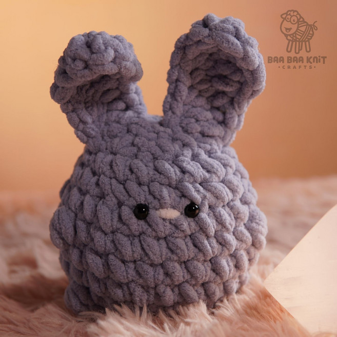 BAA BAA KNIT CRAFTS 手工編織兔子玩偶, 1個, 霧藍灰小(配掛繩)