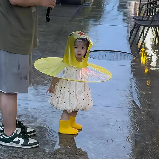 小黃鴨飛碟雨衣小孩斗篷式雨傘帽幼兒園寶寶兒童雨衣連體雨披女童