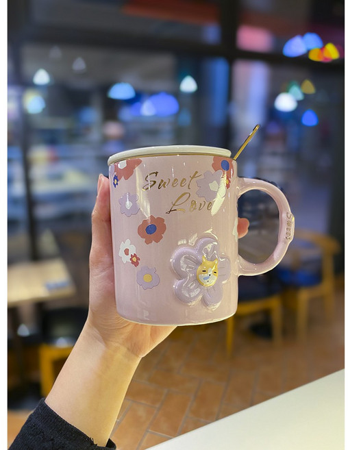 簡易購 馬克杯 浮雕花朵陶瓷水杯 附蓋勺 牛奶咖啡大容量杯子 可愛馬克杯, 1個, 粉紫款
