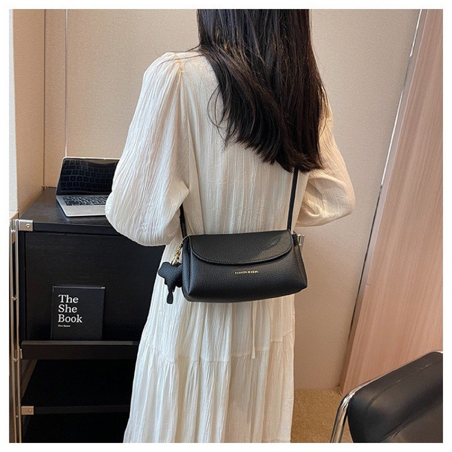 FASHION & BAGS 百搭斜跨小包包 簡約單肩腋下包 高質感女生小挎包 黑色
