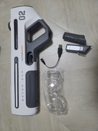 퍼니버스 파워샷 전동 물총 자동 급수 대용량 네오, 1개, 루나 화이트 퍼니버스 파워샷 전동 물총 자동 급수 대용량 네오, 1개, 루나 화이트 사용감 참고 사진 6