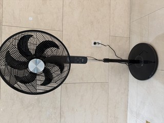 한경희 초강력 대형 선풍기 20인치 스텐드형 작업실 사용 예시