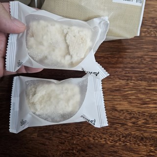 창억떡 동부찰떡 단면과 고물