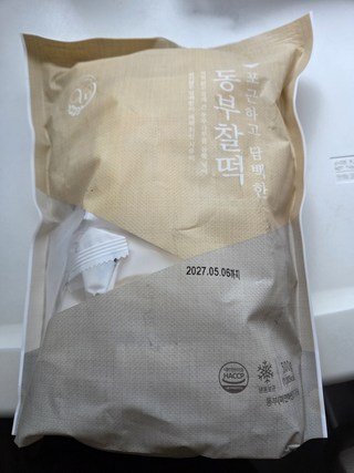 창억떡 동부찰떡 여러 개 포장된 모습