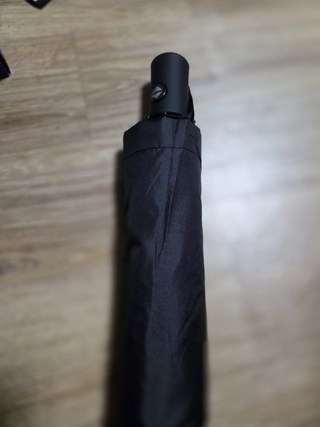 아머렉스 UV자외선차단 3단자동우산 접이식 암막 우양산 자동 3단 우산 사용감 참고 사진: 접이식 우산과 손잡이