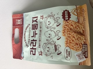 라라누룽지 바삭한 식감과 고소한 맛을 보여주는 이미지
