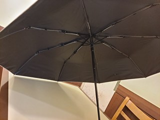 아머렉스 UV자외선차단 3단자동우산 접이식 암막 우양산 자동 3단 우산 사용감 참고 사진: 우산 손잡이 디테일