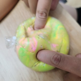 어플리티 콰사삭 왁뿌볼 왁스뿌시기 말랑이 스트레스볼 다양한 각도에서 본 모습