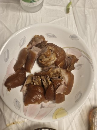 먹기 좋게 썰린 정만농수산 만화고기 왕족발 단면