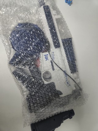 전동물총 M416을 조립하고 물통 탄창을 장착한 모습