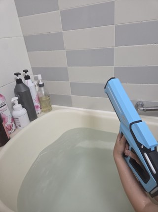 다다랜드 하이퍼엣지 대형 물탱크 전동 물총 너프건, 화이트, 1개 다다랜드 하이퍼엣지 대형 물탱크 전동 물총 너프건, 화이트, 1개 사용감 참고 사진 5