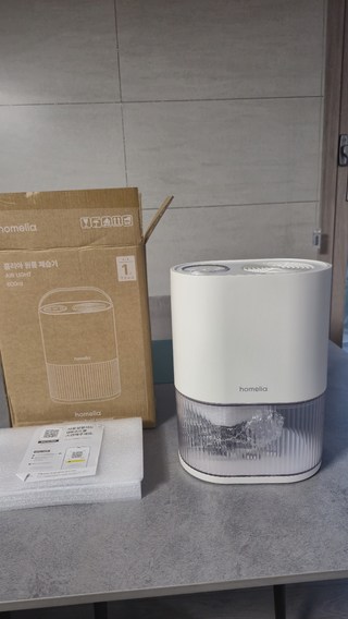 홈리아 원룸 제습기 에어라이트 500ml 물통에 모인 습기