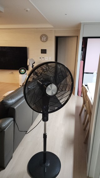 한경희 대형 스텐드형 선풍기 20인치 리모컨 조작 패널 상세 사진