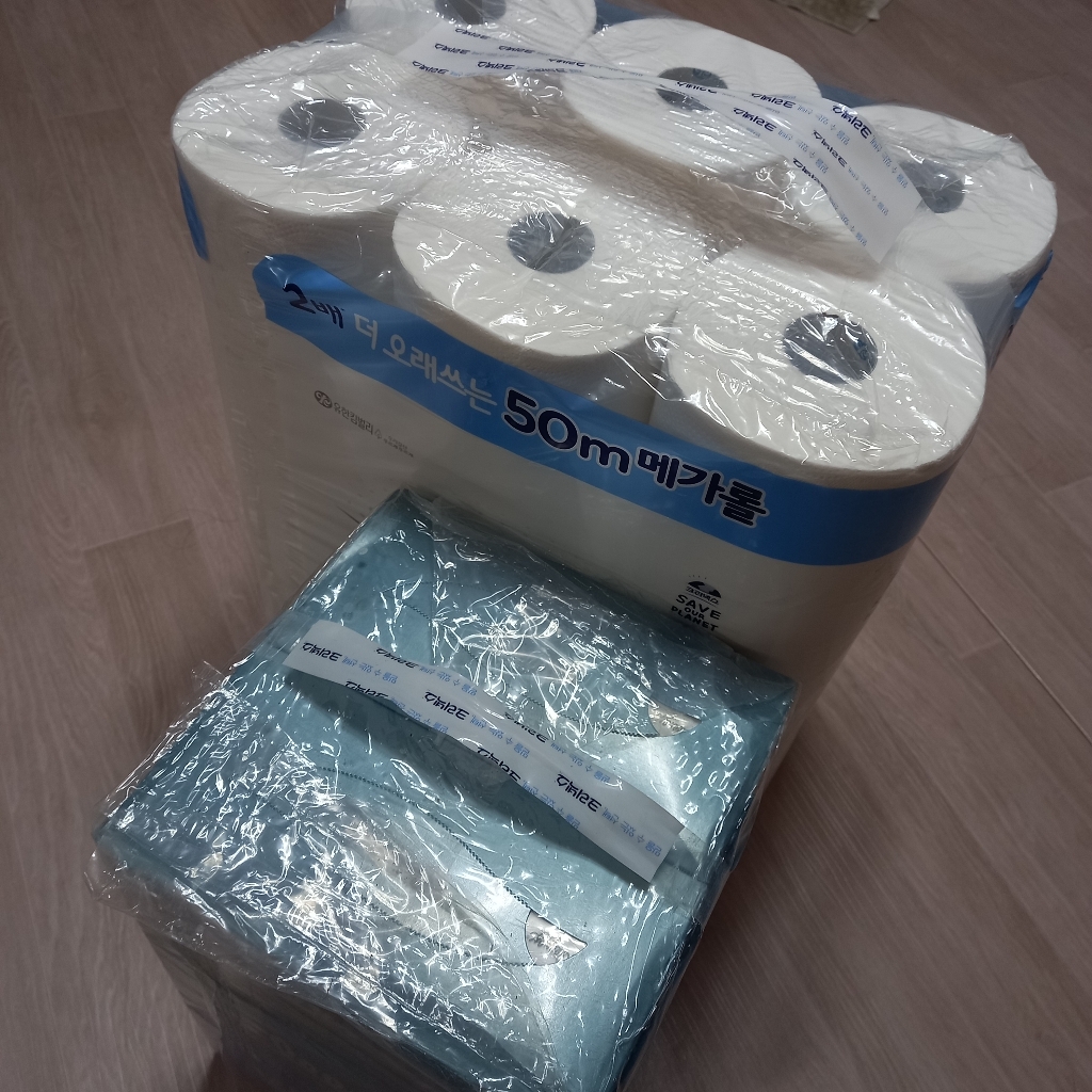 크리넥스 클린케어 아쿠아메가롤 천연펄프 3겹 고급롤화장지 이미지 3