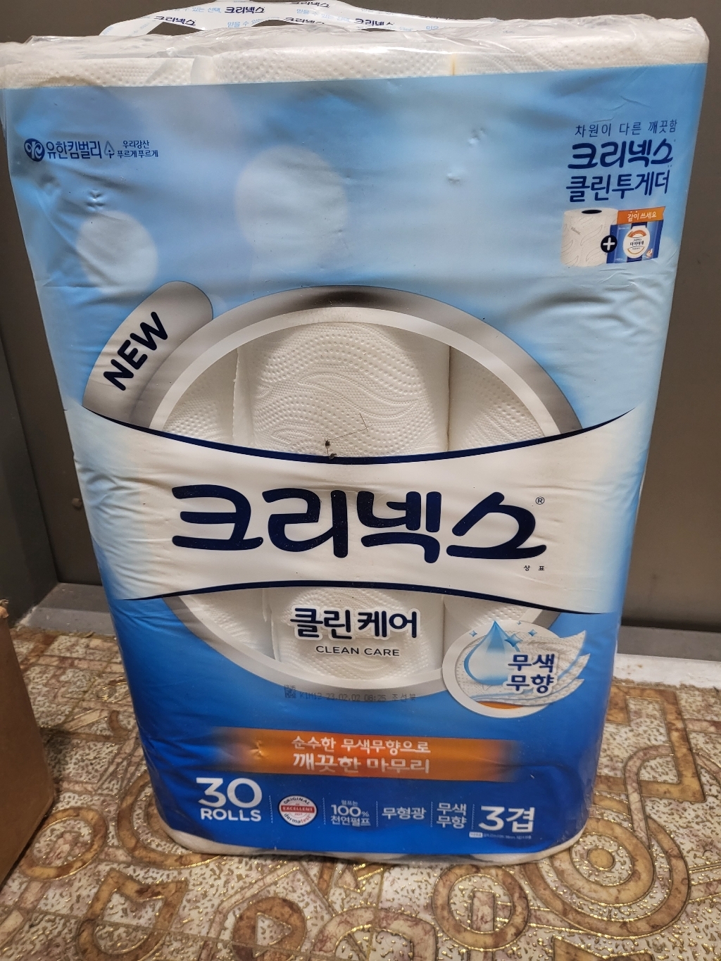 크리넥스 클린케어 천연펄프 3겹 고급롤화장지 이미지 4