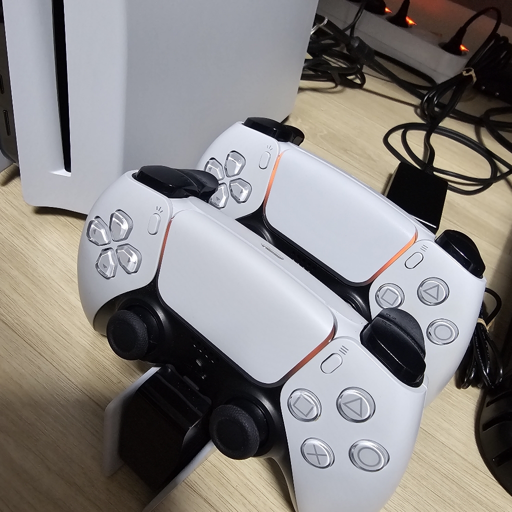 PS5 듀얼 센스 티엠 충전 거치대 이미지 4