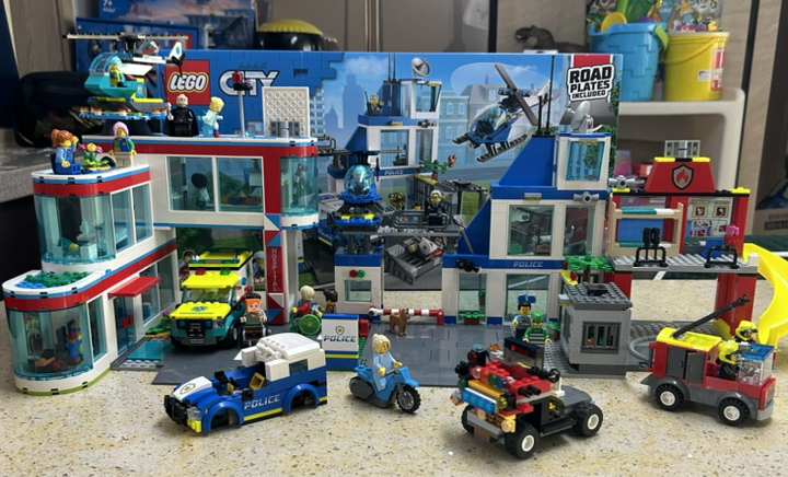 레고 시티 60316 경찰서 이미지 3