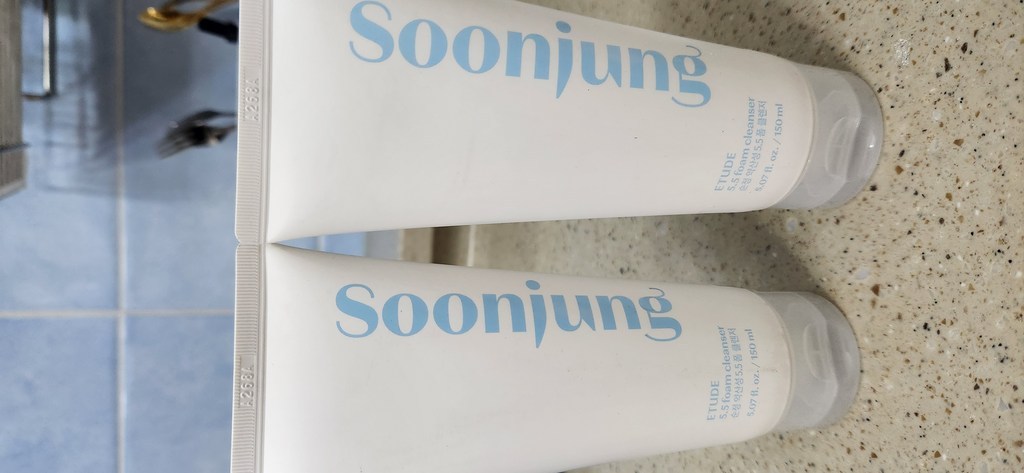 에뛰드 순정 약산성 5.5 폼 클렌저 이미지 3