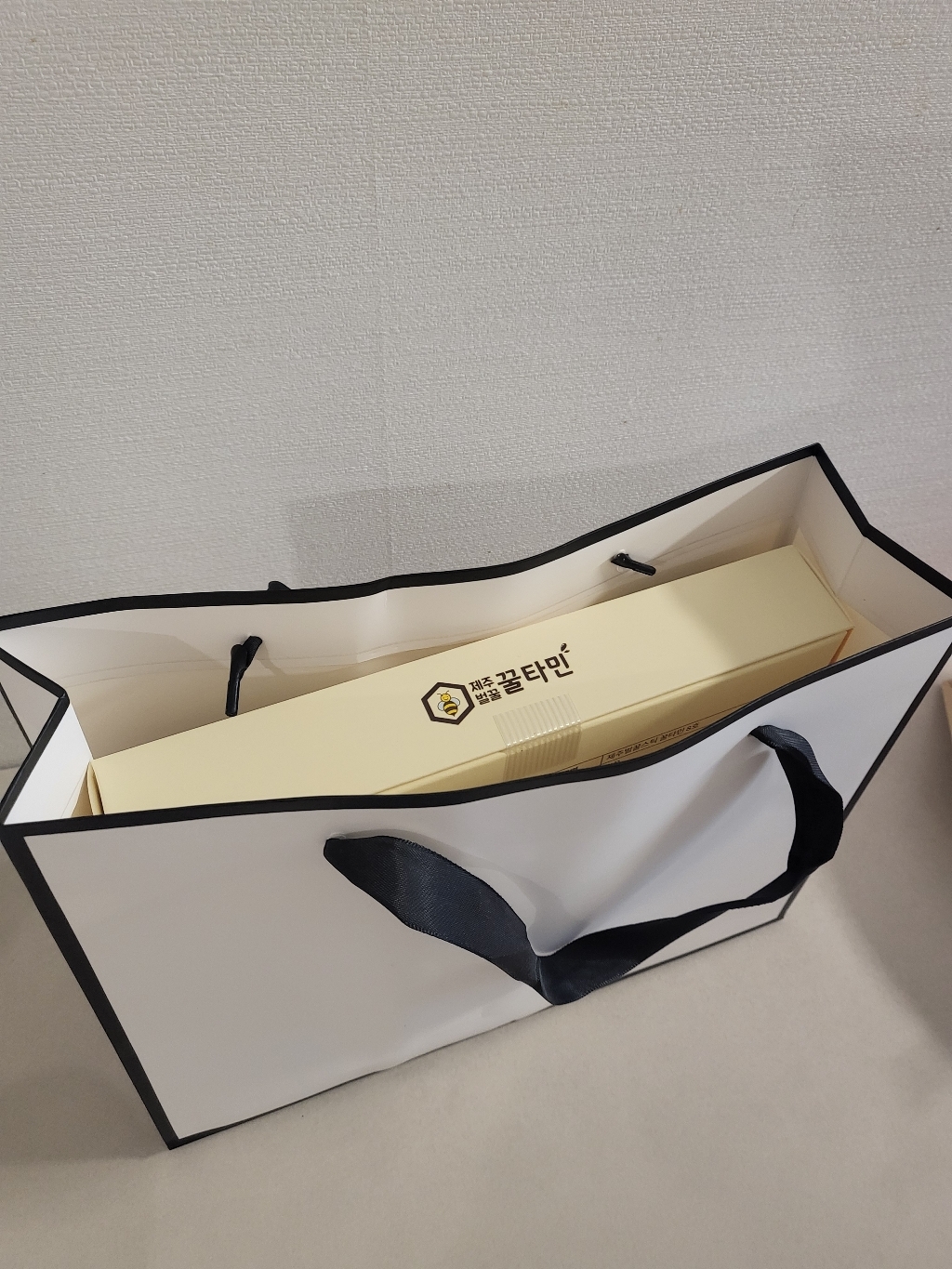 제주양봉 1등급 제주 한라산벌꿀 꿀스틱 8호 12g x 20p + 쇼핑백 이미지 4
