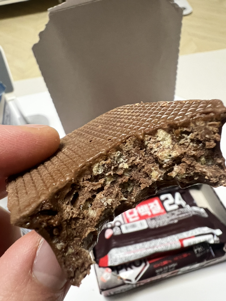 오리온 단백질바프로 70g 16개 70g, 16개 맛있게 먹은 솔직 후기 - 상품 이미지 4