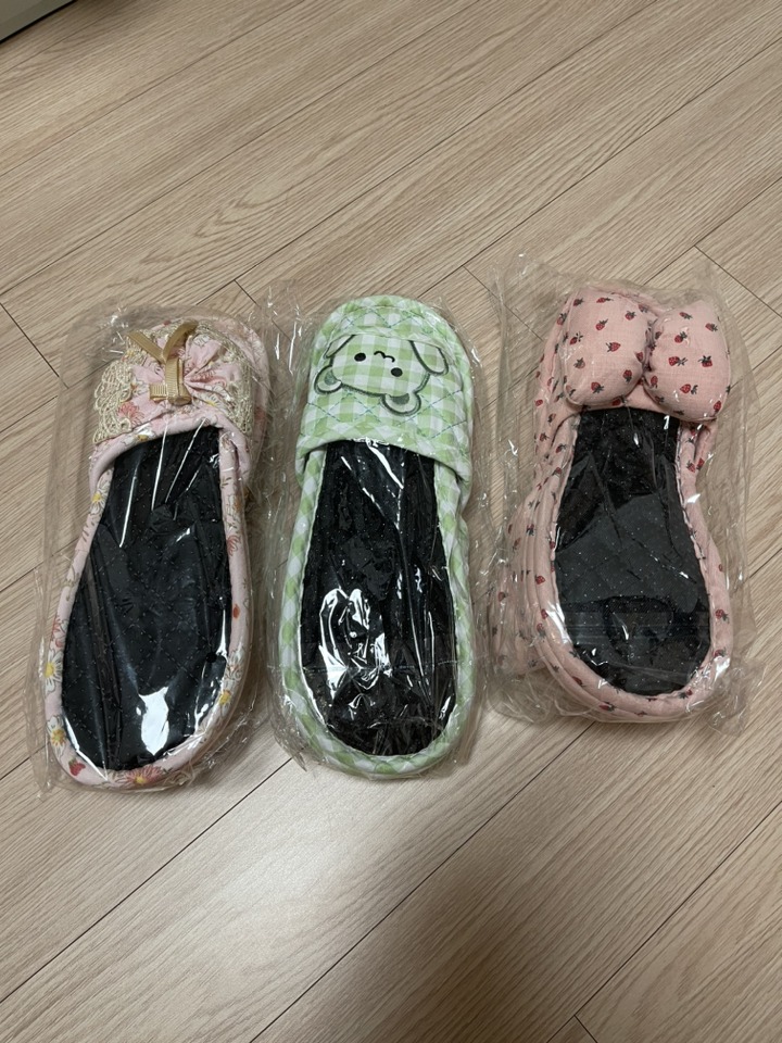 신혼일기 3중 쿠션 귀여운 아기곰 실내화 푹신한 층간소음방지 미끄럼 삼중패드 거실화 면슬리퍼 이미지