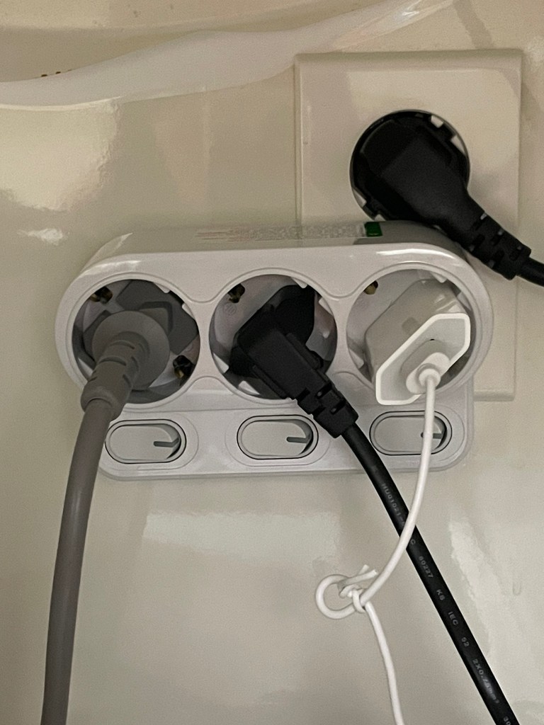 현대일렉트릭 절전형 스위치형 회전멀티탭 개별 3구 HT116 이미지 2