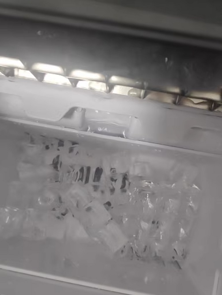 리브럭스 가정용 업소용 제빙기 아이스메이커 사각얼음 카페 캠핑 사무실 대... 개봉기 | 실사용 후기 - 상품 이미지 3