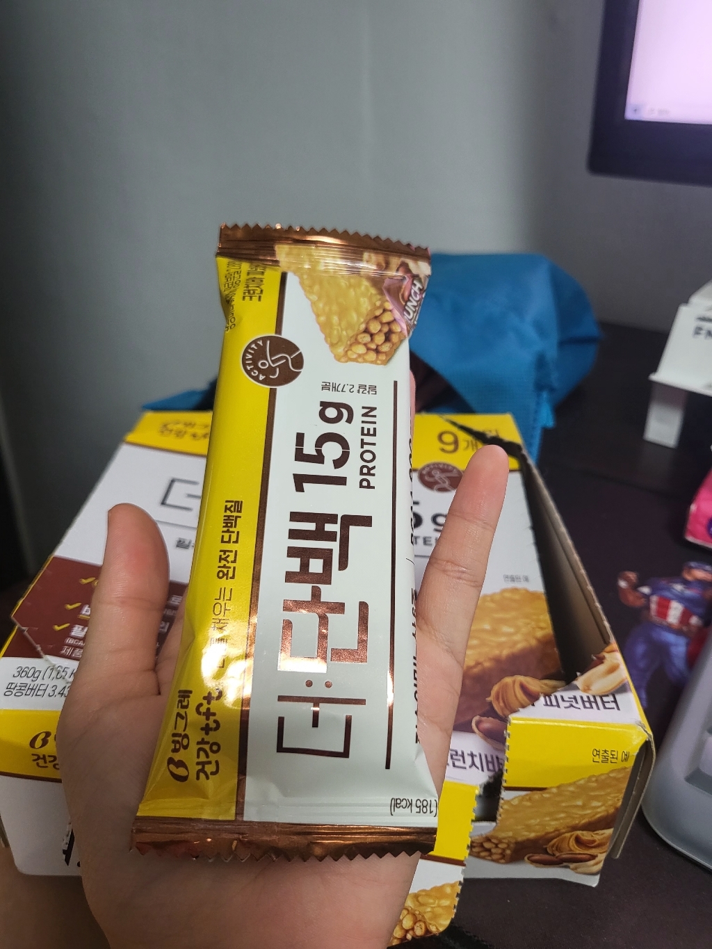 더단백 크런치 프로틴바 피넛버터 9p 360g, 1개 맛있게 먹은 솔직 후기 - 상품 이미지 2