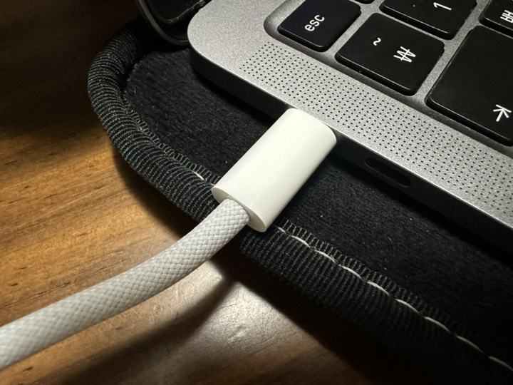 Apple 240W USB-C 충전 케이블 솔직 후기 | 실사용자 리뷰 분석 - 상품 이미지 4