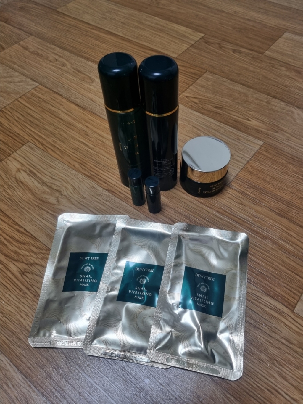 듀이트리 울트라 바이탈라이징 스네일 크림 세트((150ml+150ml+8... 솔직 후기 | 피부 타입별 분석 - 상품 이미지 3