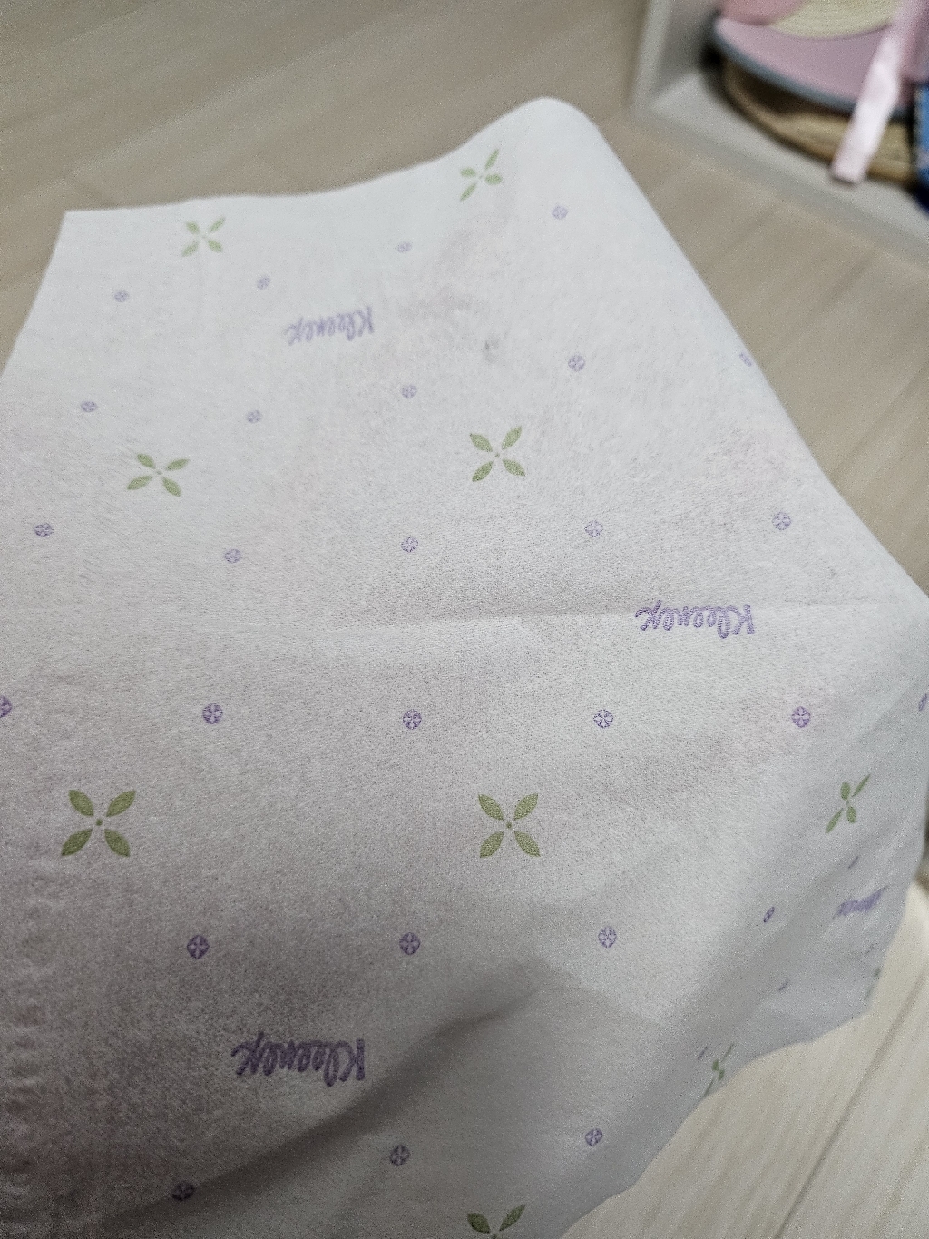 크리넥스 천연펄프 각티슈 디럭스 무늬향 2겹 250매, 3개 이미지 4