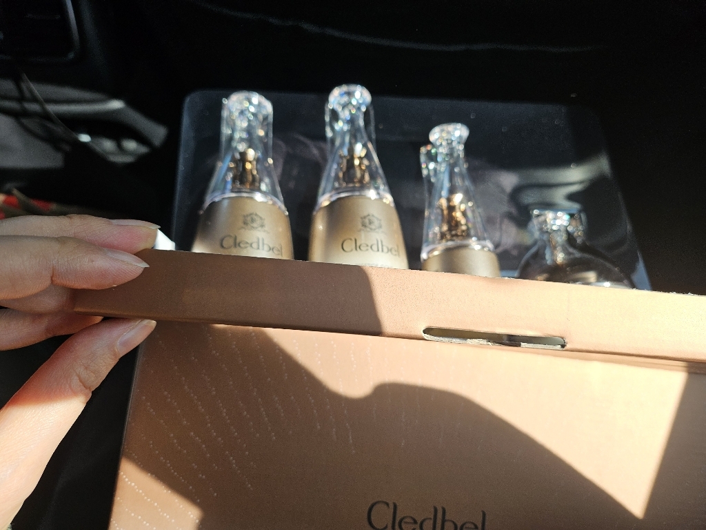 끌레드벨 프레스티지 골드 리프팅 기초화장품 4종 세트 솔직 후기 | 피부 타입별 분석 - 상품 이미지 2