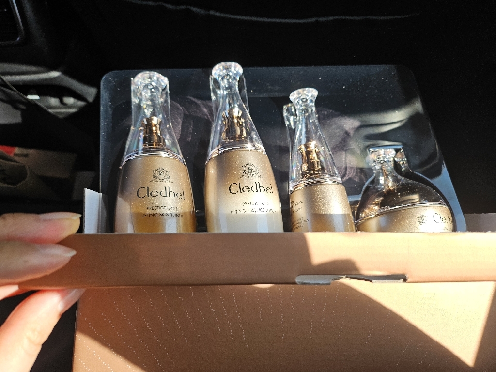 끌레드벨 프레스티지 골드 리프팅 기초화장품 4종 세트 이미지 3