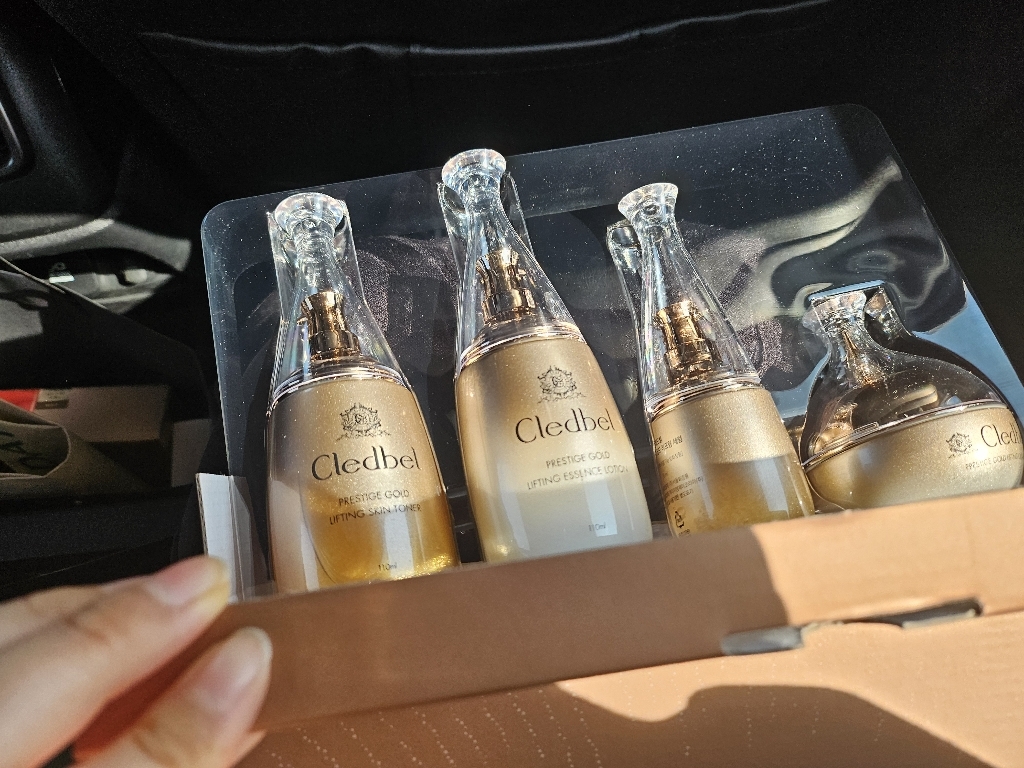 끌레드벨 프레스티지 골드 리프팅 기초화장품 4종 세트 이미지 4