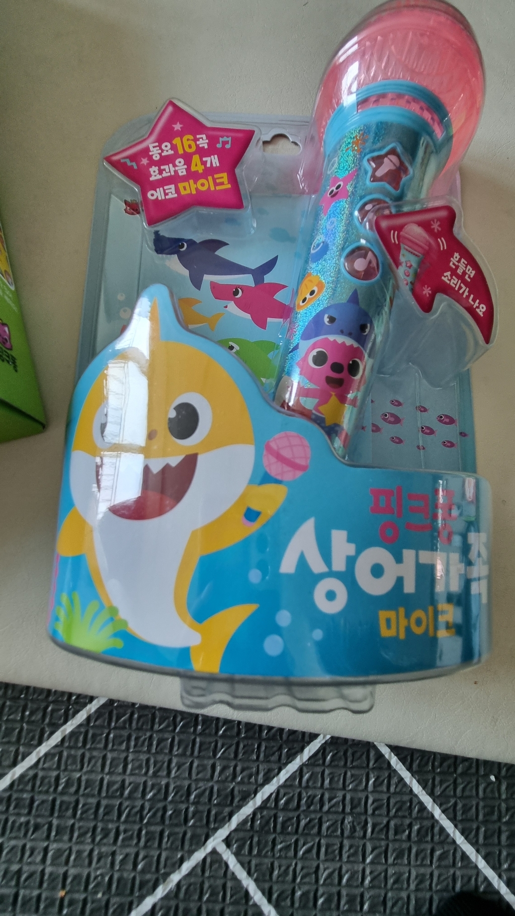 핑크퐁 상어가족 동요 마이크 NEW 육아맘 솔직 후기 | 실사용 리뷰 - 상품 이미지 2