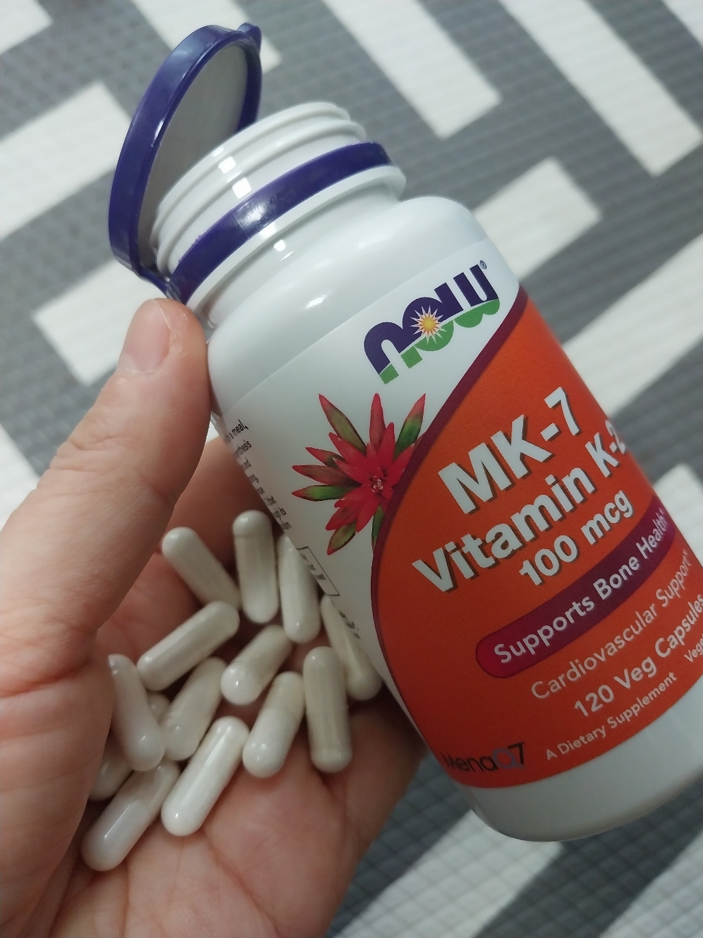 나우푸드 MK-7 비타민 K-2 100mcg 베지 캡슐 맛있게 먹은 솔직 후기 - 상품 이미지 4