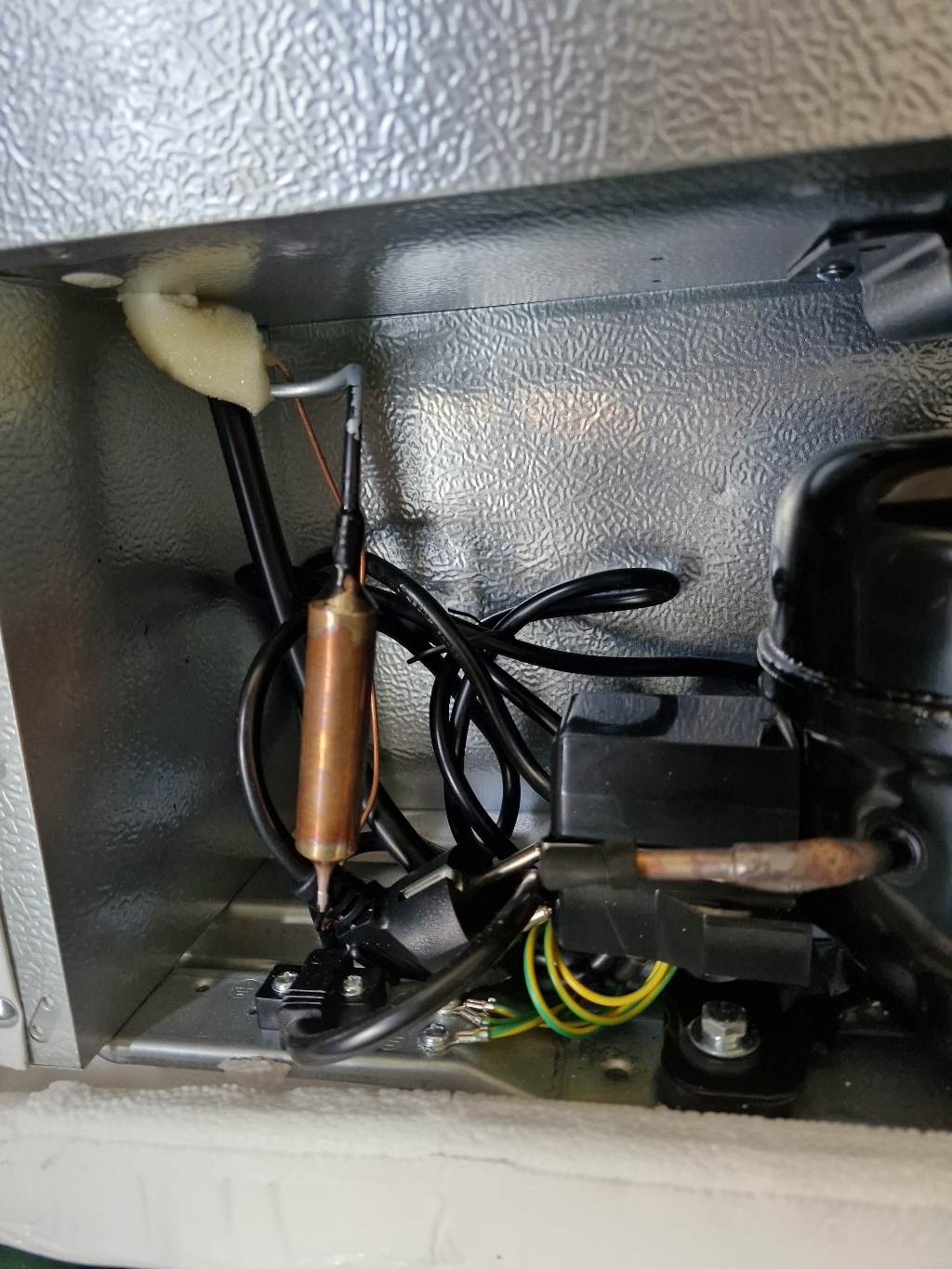 캐리어 KRFT-083ABPWO 2023년 최신상 미니(소형) 일반냉장고 저소음 2도어 83L 제품보유 당일발송 자가설치 이미지 2