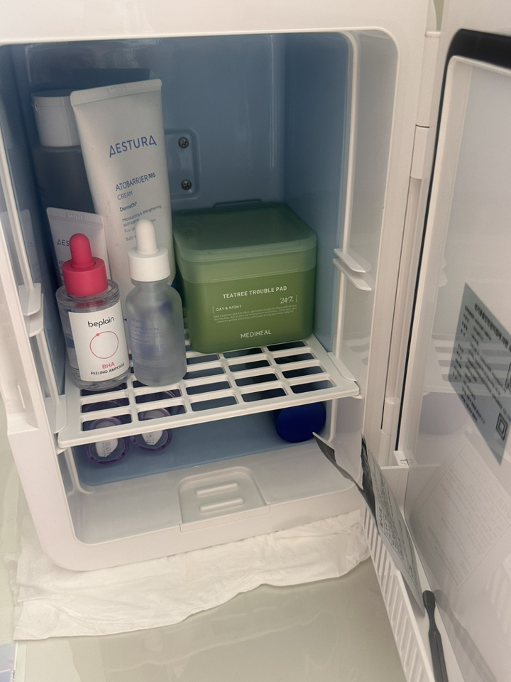 벨류텍 LED 조명장착 거울 10리터 화장품 냉장고 확실한 AS보장 VR-010L 차량용 화장품 냉장고 이미지 3