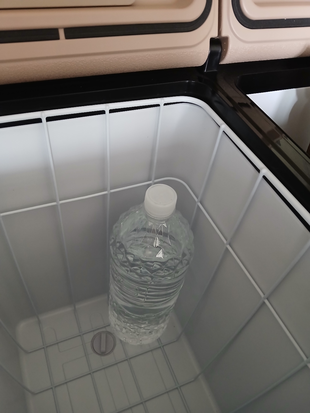 공식수입/공식A/S점 알피쿨 캠핑용 듀얼 냉장고 블루투스 모델 KRTAW45BT 45리터 1년AS 무상 어댑터포함 (준중형SUV 이상 적재가능) 이미지 4