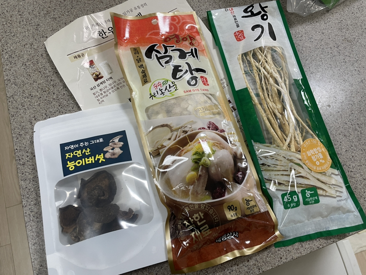 한우물 약재 능이백숙 삼계탕 재료 세트 능이10-30 135g, 1개 이미지 4