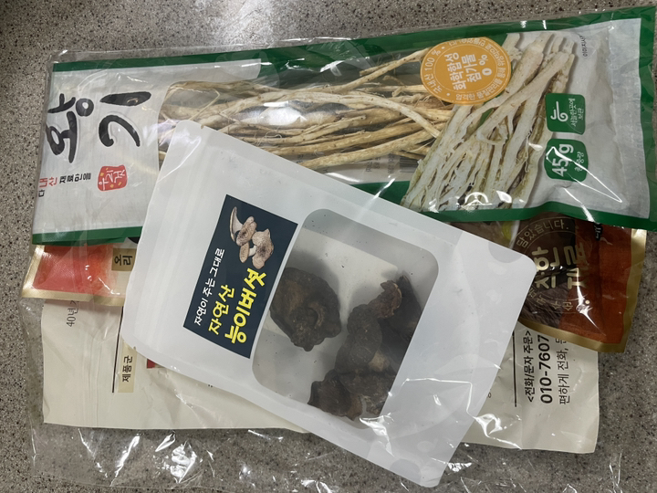 한우물 약재 능이백숙 삼계탕 재료 세트 능이10-30 135g, 1개 맛있게 먹은 솔직 후기 - 상품 이미지 3