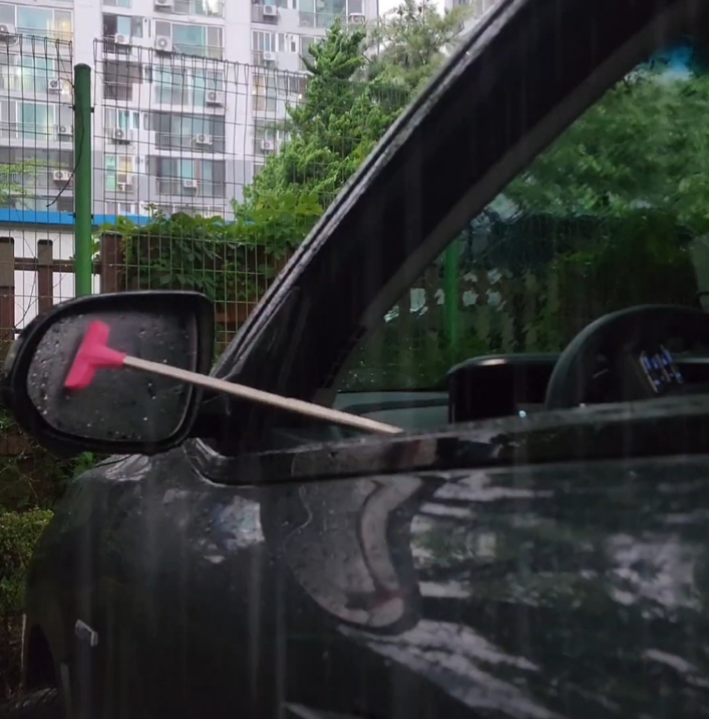 차량용 길이조절 백미러 사이드미러 늘어나는 스퀴지 핑크 실사용 후기 | 효과 있을까? - 상품 이미지 2