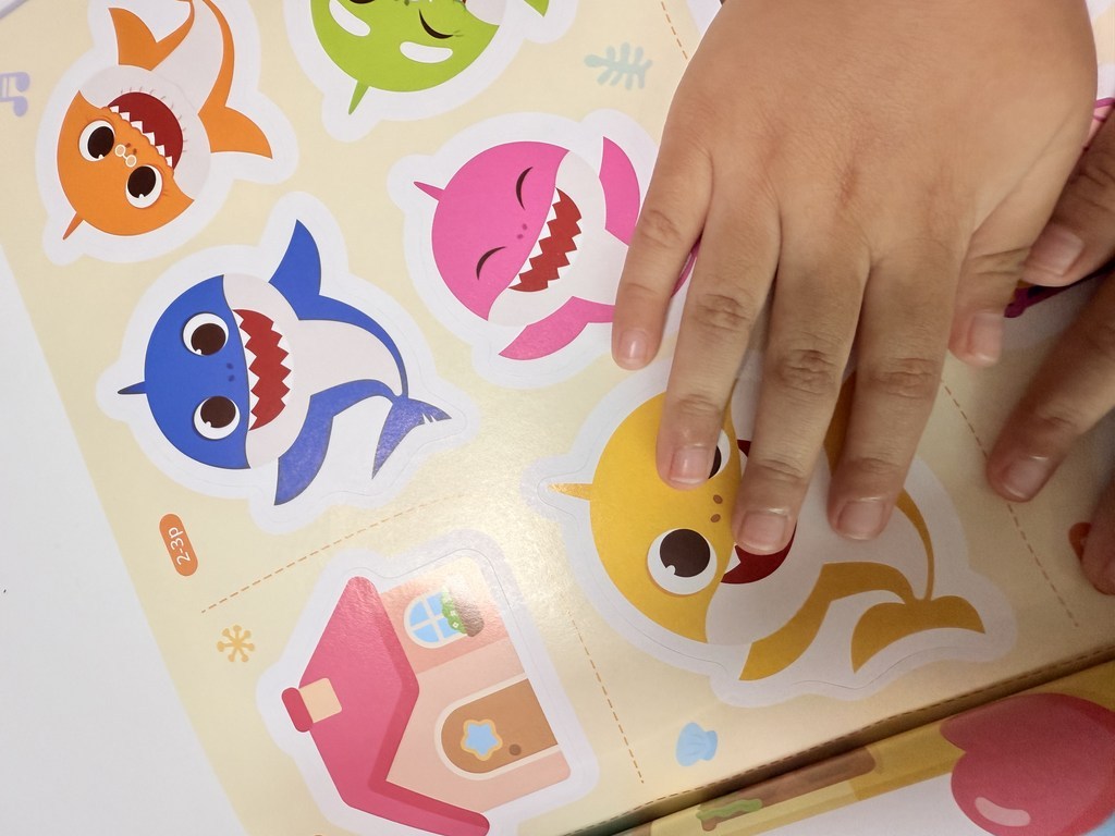 아기상어 첫 스티커북 이미지 4