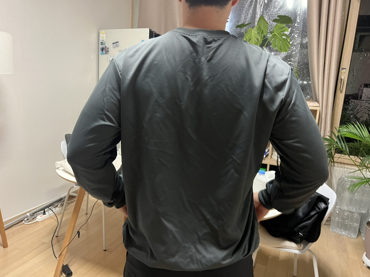 오스틱니 남성 봄가을 1+1 초특가 루즈핏 긴팔 라운드 맨투맨 티셔츠 솔직 후기 | 실사용자 리뷰 분석 - 상품 이미지 3