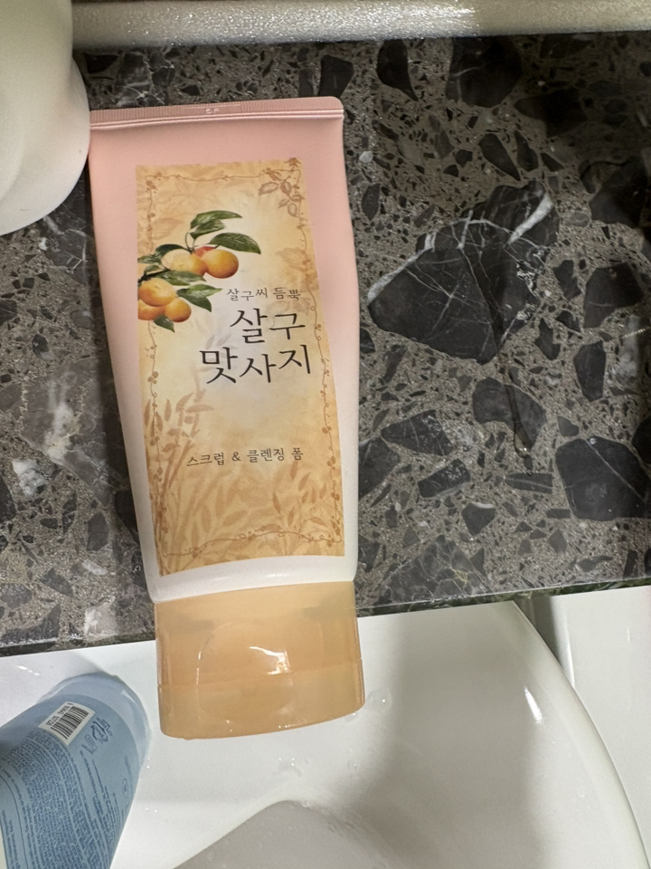 LG생활건강 살구 스크럽 앤 클렌징 폼 이미지 4