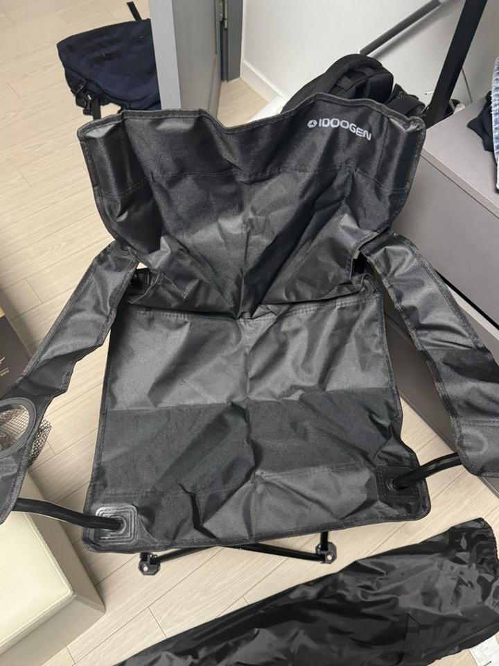 캠핑 의자 사용 이미지 1