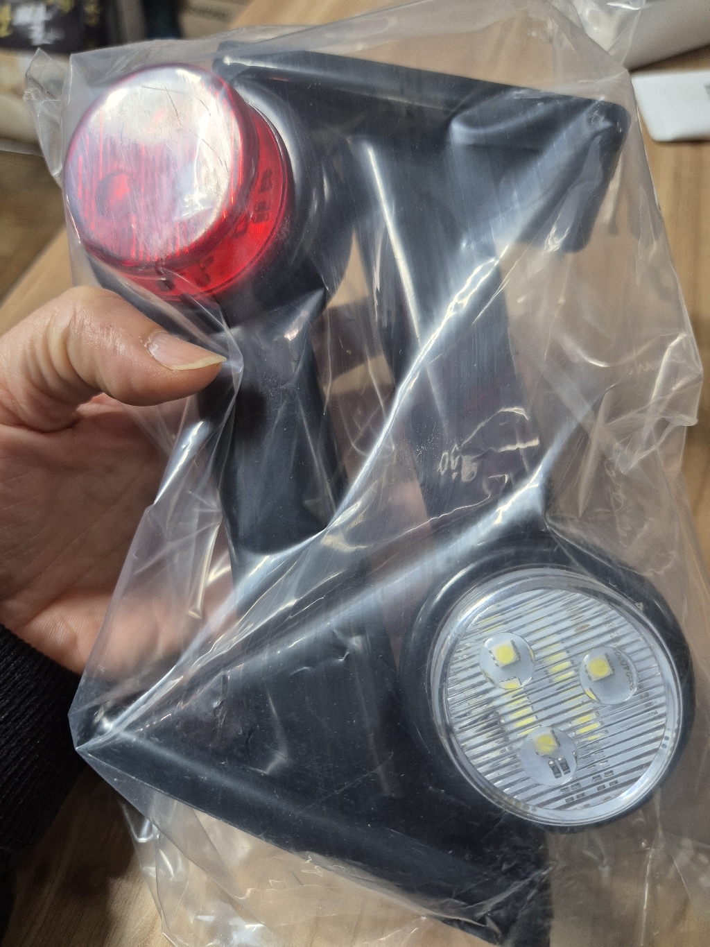 제이스 LED 토끼등 백색 적색 규격색상 12-24V 겸용/운전석 조수석... 실사용 후기 | 효과 있을까? - 상품 이미지 2