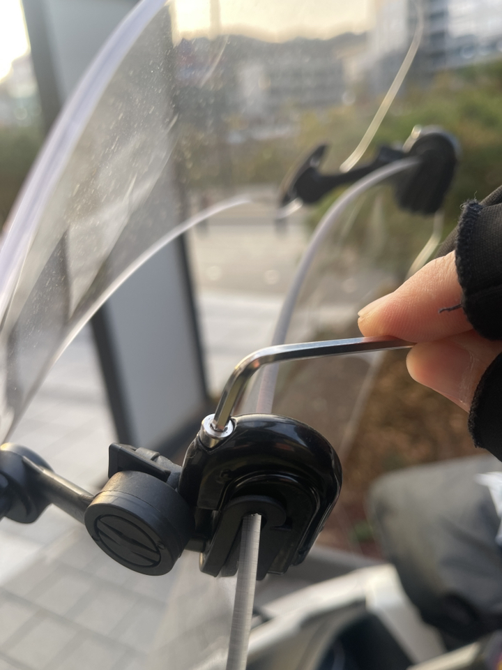 제로몰 오토바이 와일드 소형 대형 평면 굴곡없는 보조스크린 윈드쉴드 바람... 실사용 후기 | 효과 있을까? - 상품 이미지 4