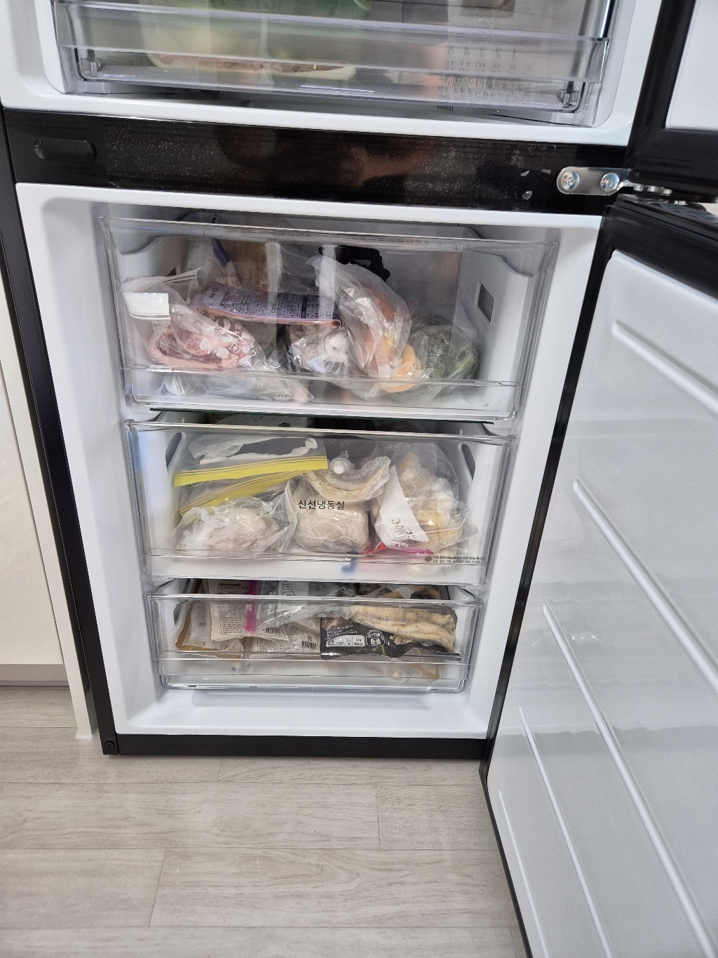 [색상선택형] LG전자 오브제 344L 빌트인 메탈 모던엣지 2도어 냉장고 방문설치 이미지 3