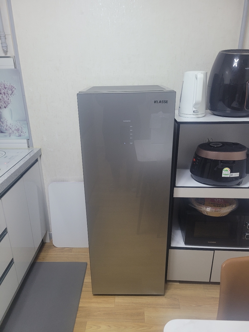 [25년 신제품] 위니아에이드 클라쎄 컨버터블 미니 스탠드형 김치냉장고 1도어 글라스모델 KAB112SSG4GPV(AK) 용기 FULL 기본구성 이미지 4